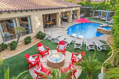 Image de Melrose Place: Pool, Spa, Fire Pit, Gameroom, Ev!