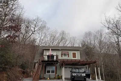 Image de Mountain Escape w/ Hot Tub + Game Room  Sleeps 6 Near Lake Chatuge