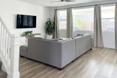 Image de Open Concept & Modern Home!