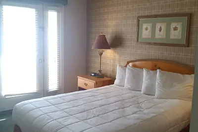 Image de Clean+Comfy \"Berkshires Base\" 1 Br Condo w/Views! Gas Fp+ Heated Pool+Jacuzzi! 🌞