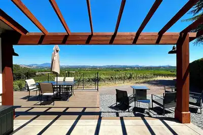 Image de Premier Wine Country Getaway. Exclusive Bucher Vineyard Cottage on Westside Road