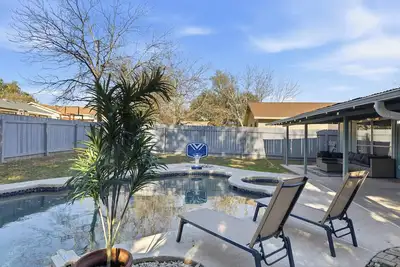 Image de Domain Designer Home / Pool + Hot Tub/ king bed