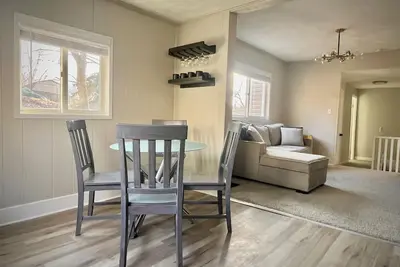 Image de Entire Home Near Downtown, Less than 10 min Drive