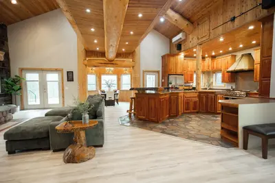 Image de The Woodlands Lodge – Private Retreat on 80 Acres in Mora, Mn