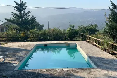 Image de Manor House through the Valleys