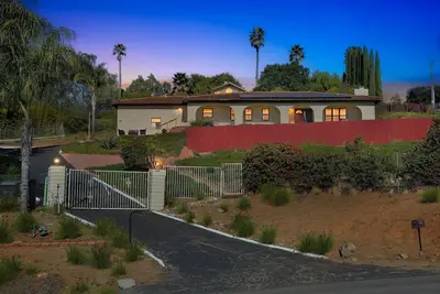 Image de Hilltop Retreat | Games/Hot Tub/Golf/Basketball