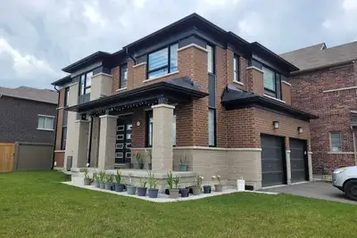 Image de Deteched Luxury  Modern elevation spacious facing revine opposite Park House