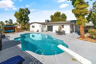 Image de 4 Br Phoenix Hideaway | Pool+Firepit + Gazebo