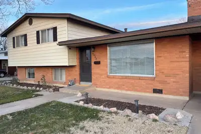 Image de Newly remodeled and spacious 4-bedroom. Sleeps 7