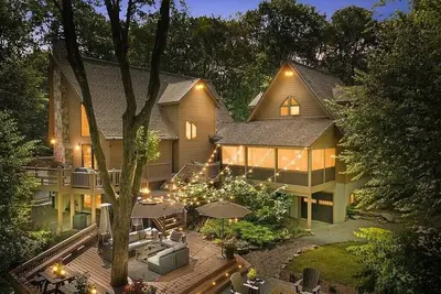 Image de Charming 5-Bedroom Mountain Chalet Near Seven Springs & More