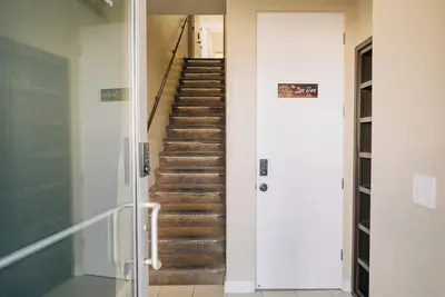Image de Cozy 1-bedroom townhome in charming Downtown Sacramento private hot tub