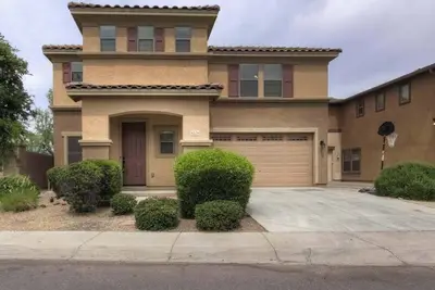 Image de Fabulous 5-bedroom house with Ac in vibrant Glendale! !