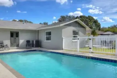 Image de Family Pool Escape | Central to Tampa & St. Pete