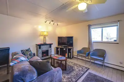 Image de 6 Mi to Dtwn Denver: Artsy Home w/ Mtn Views!