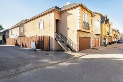 Image de 111 3br The R&R Uptown Galleria Dream House 121
