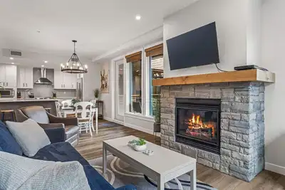 Image de 1br Canmore Charm. Balcony, Hot Tub Bliss Near Dt