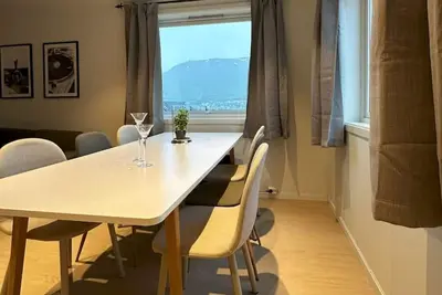 Image de Sentrumsnær leilighet med 5 soverom - Montis