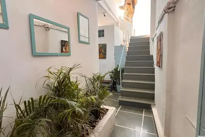 8-bedroom bed & breakfast in marvelous Udaipur with Ac