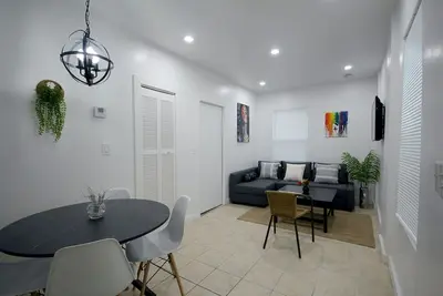 Image de Historical Little Havana 2/1 Apartment with Parking