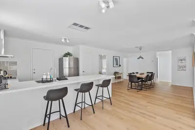 Image de Yanchep Coastal Retreat | 4x2 Family Beach Getaway | 90 Seconds from Beach