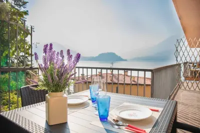 Image de A classically furnished apartment, located right in front of the lake, with a breathtaking view of the Bellagio peninsula, in the center of Lake Como. A few steps from the magical town of Varenna. Fiumelatte takes its name from the Fiumelatte river,