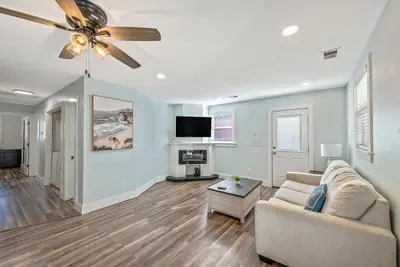 Image de King Bed, Fast Wi-Fi, Beach Home