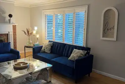 Image de Charming 2‑Bedroom Townhome in the Heart of Roswell