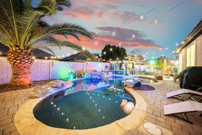 Image de Charming 3-bedroom + Office Little Castle in Surprise