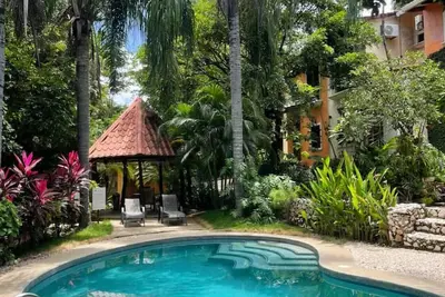 Image de PdM6:Newly Renovated Townhome - Steps to the Beach