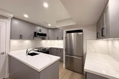 Image de Furnished 2-Br Suite | Private Entrance | Parking |Pond View