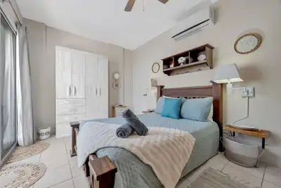 Image de Sunny 2br Condo with Pool • Steps to Town & Beach