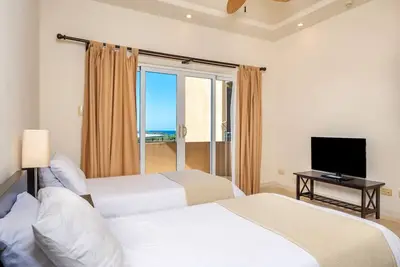 Image de Elegant Oceanview 2br Condo 2-Min Walk to Beach