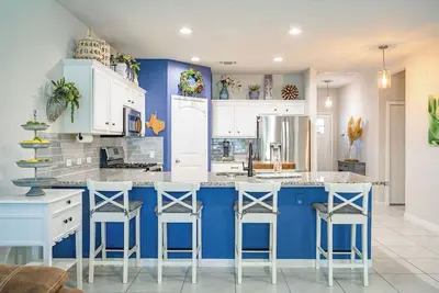 Image de 4br home conveniently located  with billiard table
