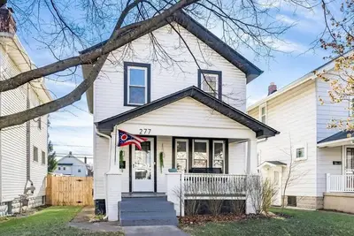 Image de Short Drive to Campus: Comfort, Convenience Charm