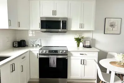 Image de Modern and cozy, entire Laneway House, 2 bedroom/2 full baths on 2 storeys