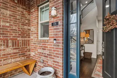 Image de Spacious Modern Home: 3 En-Suites by Tennis Courts