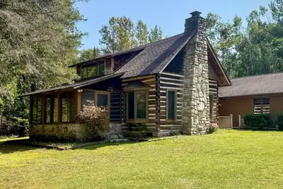 Image de Private location, close to town, to play, hunt, or unwind—seclusion without sacrificing convenience