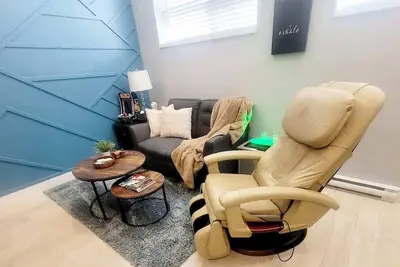 Image de Elegant 2-Bedroom Stay with Massage Chair & Chic Interiors