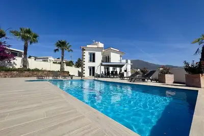 Stylish Estepona villa with panoramic views and private pool