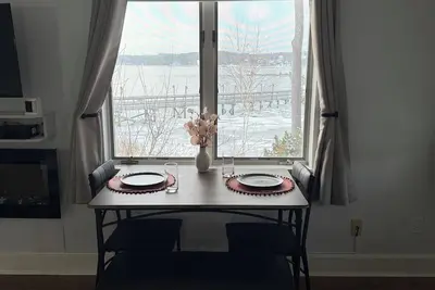 Image de Pet friendly Waterfront Condo Sunset Views