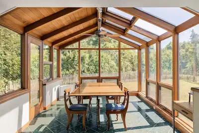 Image de Private 3 Bedroom near lake, bike path, park