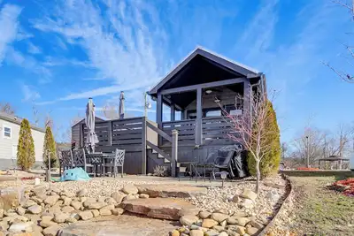 Image de Lakefront Gem w/ Resort Perks: Morganton Tiny Home