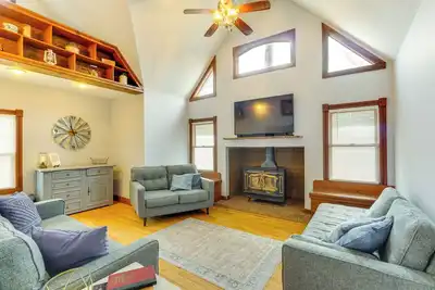 Image de Century Old Farmhouse in Fulton: 6 Mi to Town!