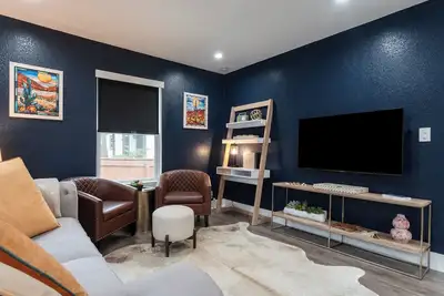 Image de Charming, Renovated 3-bedroom bungalow with fully stocked kitchen