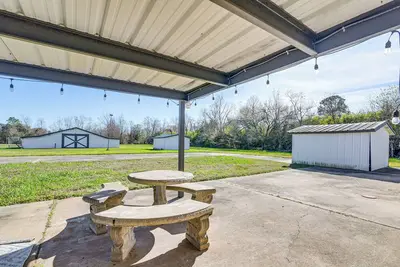 Image de Family-Friendly Home on 2 Acres Near Dtwn Houston