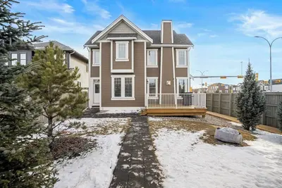 The Dynasty | 3200 sqft | 2 Full Suites | Fire Pit