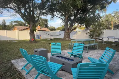 Image de Peaceful Beach retreat w/ private tree shaded yard- 1 mile to Indian Rocks Beach
