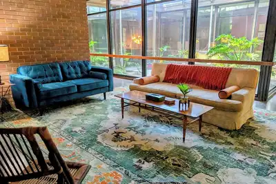 Image de Mid-Century Modern on the Creek: Peaceful, Private, In-Town, Near Lake Conroe