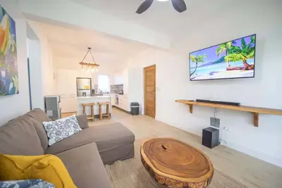 La Perla H3 - 2br Apartment walking to Beach!