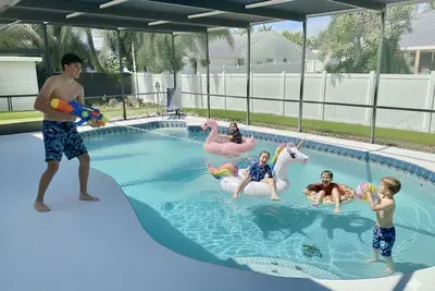 Image de Suncoast Getaway-Heated Pool-Putt-Putt-Air Hockey-PingPong-5 miles to Ami